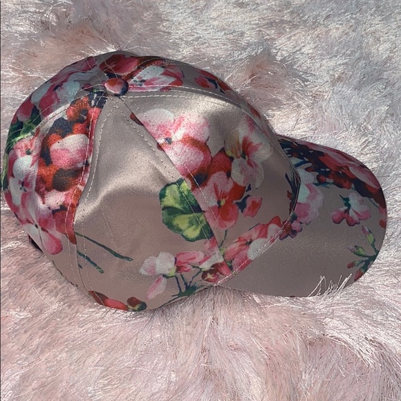 Express flowered cap 🧢 - Picture 4 of 6